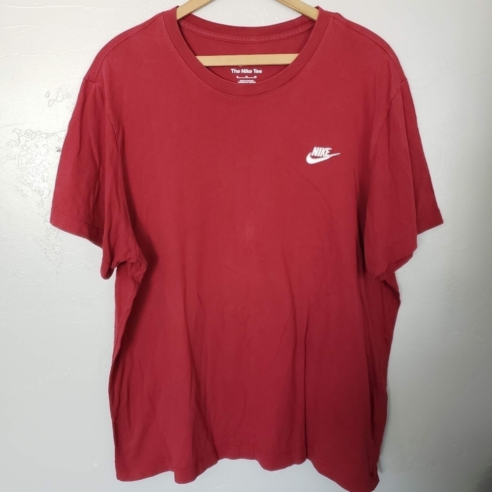 Nike Tee Men's XL Dark Red Short Sleeve T-shirt White Embroidered Logo Top